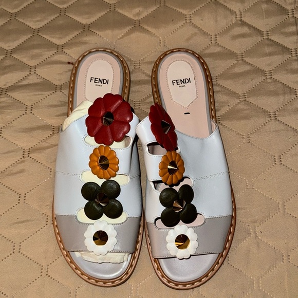 Fendi slides - Picture 1 of 7